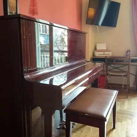 Cozy For Piano Lovers In Corfu Town Apartment